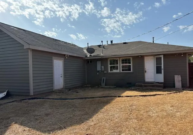 Photo 2 of Single family home for sale at 1105 Nowahy Ave, Clinton, OK 73601 | MLS# 1251981 | Listing updated on 2026-10-03