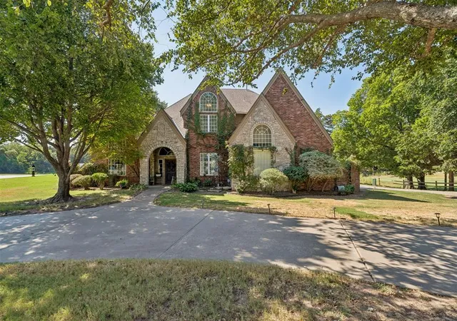 Photo 1 of Sale Pending at 1400 Pebble Beach Dr, Norman, OK 73072 | MLS# 1251984 | Listing updated on 2026-10-05