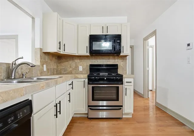 Photo 3 of Single family home for sale at 527 N Lahoma Ave, Norman, OK 73069 | MLS# 1251988 | Listing updated on 2026-10-06