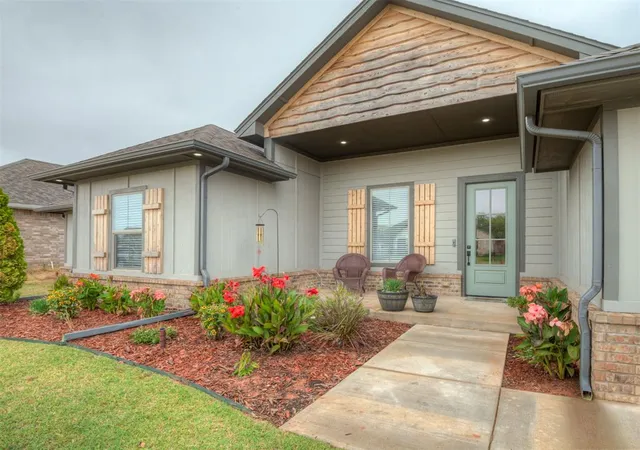Photo 1 of Single family home for sale at 3017 Hollow Crst Ln, Norman, OK 73071 | MLS# 1251997 | Listing updated on 2026-10-07
