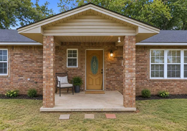 Photo 2 of Single family home for sale at 802 S Clayton Ave, Wynnewood, OK 73098 | MLS# 1252003 | Listing updated on 2026-10-02
