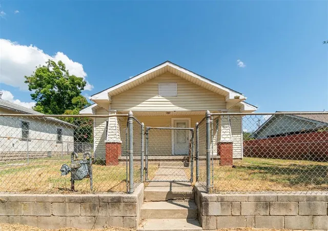 Photo 1 of Single family home for sale at 319 S Oklahoma Ave, Shawnee, OK 74801 | MLS# 1252006 | Listing updated on 2026-10-21