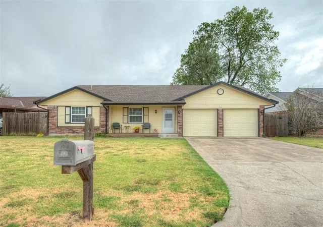 Single family home for sale at 16 Pentree Dr, Oklahoma City, OK 73149 | MLS# 1252008