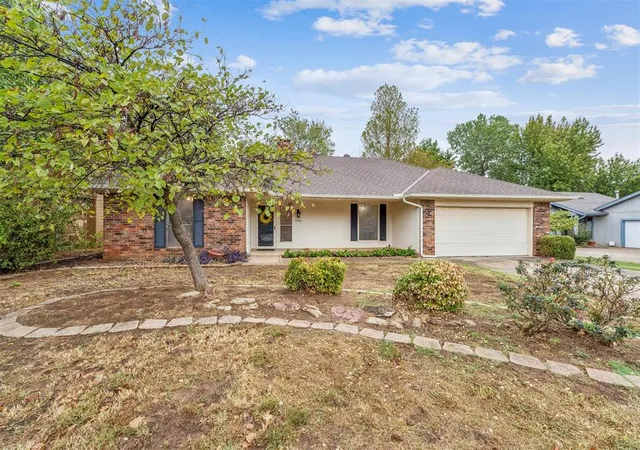 Photo 2 of Sale Pending at 2516 Brookdale Ave, Edmond, OK 73034 | MLS# 1252010 | Listing updated on 2026-10-06