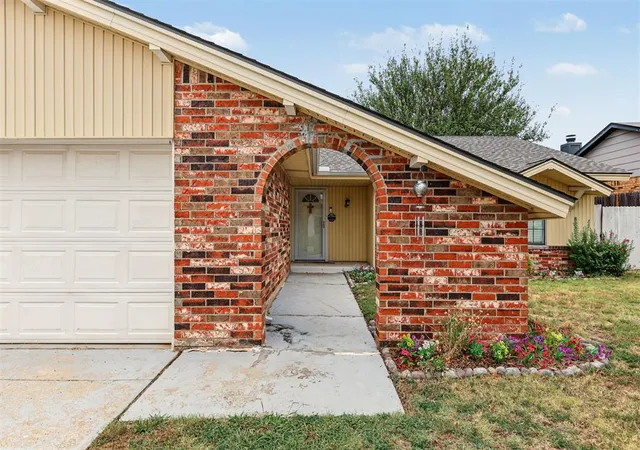Photo 3 of Sale Pending at 8724 Dena Ln, Oklahoma City, OK 73132 | MLS# 1252019 | Listing updated on 2026-10-02