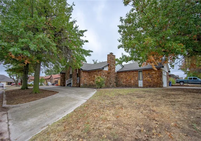 Photo 2 of Single family home for sale at 1501 W Hickory St, El Reno, OK 73036 | MLS# 1252021 | Listing updated on 2026-10-02