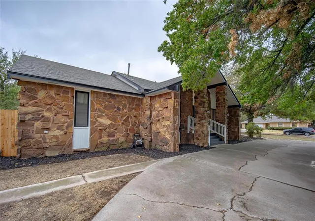 Photo 3 of Single family home for sale at 1501 W Hickory St, El Reno, OK 73036 | MLS# 1252021 | Listing updated on 2026-10-02
