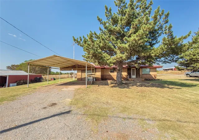 Photo 2 of Single family home for sale at 409 W 5th Street, Foss, OK 73647 | MLS# 1252024 | Listing updated on 2026-10-05