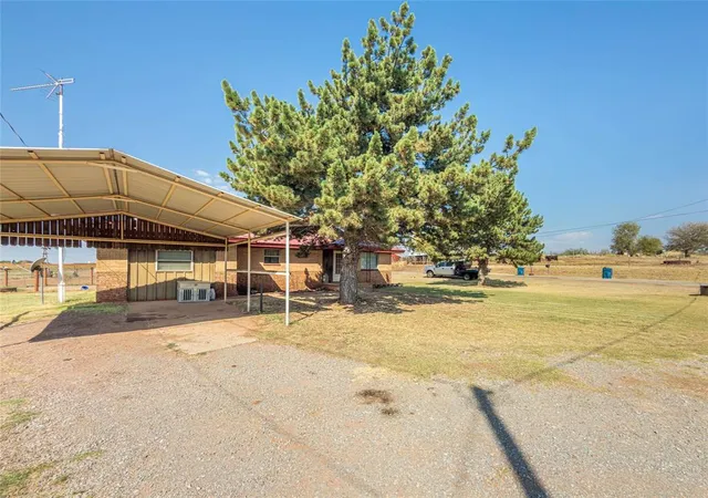 Photo 3 of Single family home for sale at 409 W 5th Street, Foss, OK 73647 | MLS# 1252024 | Listing updated on 2026-10-05