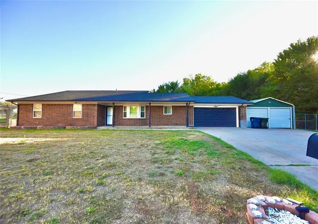 Single family home for sale at 107 Glenwood Dr, Chickasha, OK 73018 | MLS# 1252027