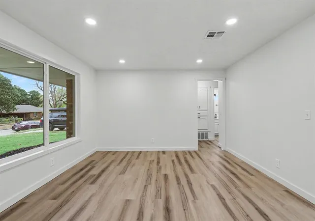 Photo 4 of Sale Pending at 3108 Simmons Dr, Oklahoma City, OK 73115 | MLS# 1252030 | Listing updated on 2026-10-08
