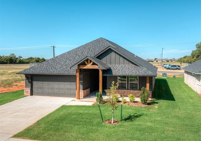 Single family home for sale at 5105 Misty Wood Ln, Mustang, OK 73064 | MLS# 1252054