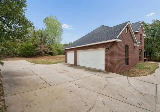 Photo 3 of Single family home for sale at 12222 Canyon Cir, Guthrie, OK 73044 | MLS# 1252063 | Listing updated on 2026-10-05