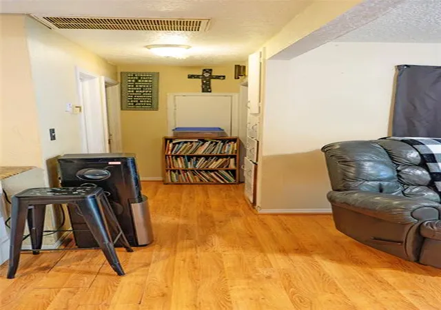 Photo 4 of Sale Pending at 1220 W Texas Ave, Chickasha, OK 73018 | MLS# 1252076 | Listing updated on 2026-10-07