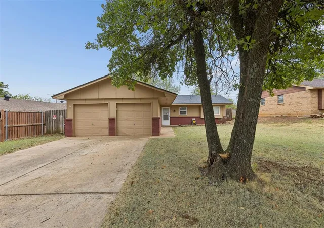 Single family home for sale at 533 Beebe St, Jones, OK 73049 | MLS# 1252078