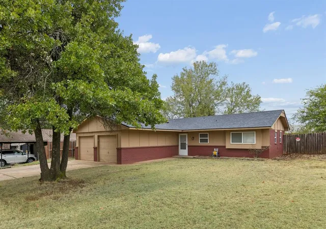 Photo 2 of Single family home for sale at 533 Beebe St, Jones, OK 73049 | MLS# 1252078 | Listing updated on 2026-10-04