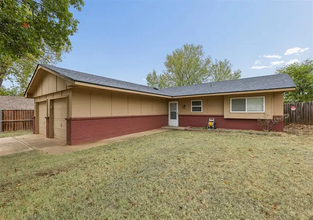 Photo 3 of Single family home for sale at 533 Beebe St, Jones, OK 73049 | MLS# 1252078 | Listing updated on 2026-10-04