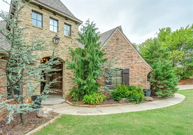 Photo 1 of Single family home for sale at 6702 Stone Hl Dr, Edmond, OK 73034 | MLS# 1252090 | Listing updated on 2026-10-04