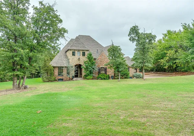 Photo 2 of Single family home for sale at 6702 Stone Hl Dr, Edmond, OK 73034 | MLS# 1252090 | Listing updated on 2026-10-04