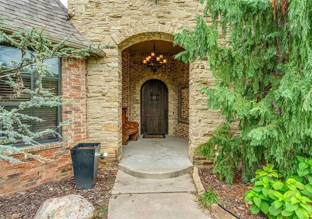 Photo 2 of Single family home for sale at 6702 Stone Hl Dr, Edmond, OK 73034 | MLS# 1252090 | Listing updated on 2026-10-20