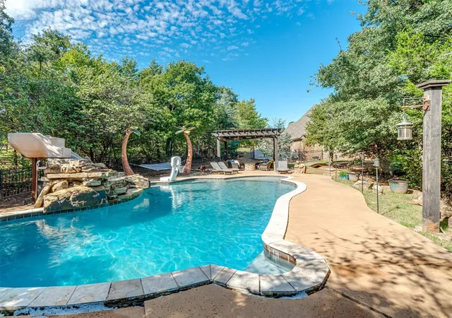 Photo 3 of Single family home for sale at 6702 Stone Hl Dr, Edmond, OK 73034 | MLS# 1252090 | Listing updated on 2026-10-20