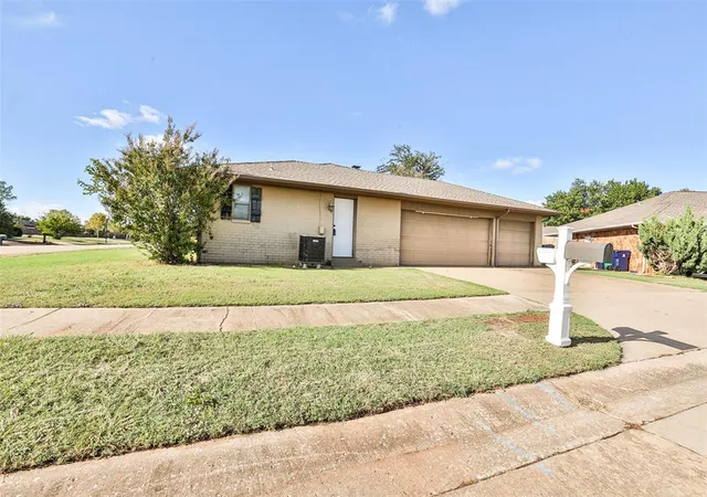 Photo 4 of Single family home for sale at 10016 Kingsgate Dr, Oklahoma City, OK 73159 | MLS# 1252093 | Listing updated on 2026-10-19