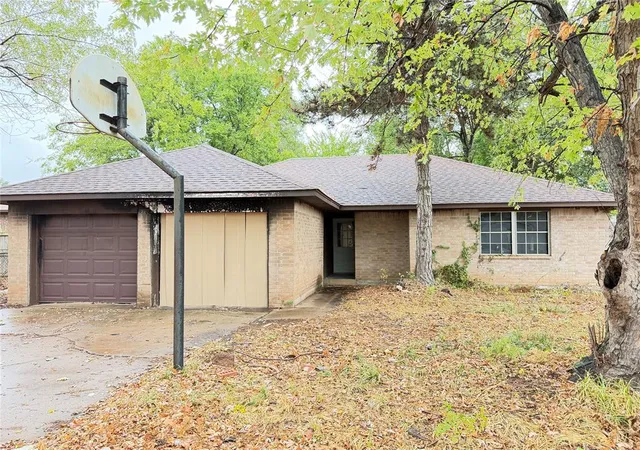 Single family home for sale at 619 W Hillcrest Dr, Mustang, OK 73064 | MLS# 1252094