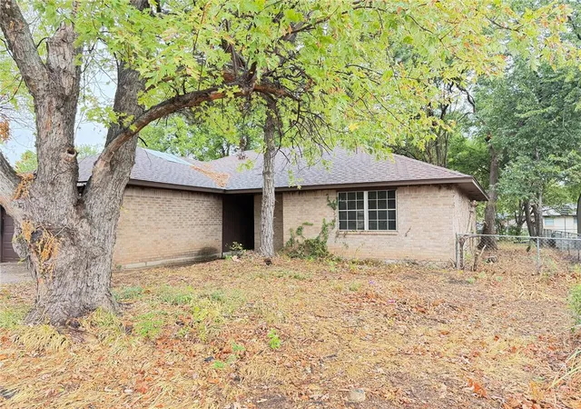 Photo 1 of Single family home for sale at 619 W Hillcrest Dr, Mustang, OK 73064 | MLS# 1252094 | Listing updated on 2026-10-03