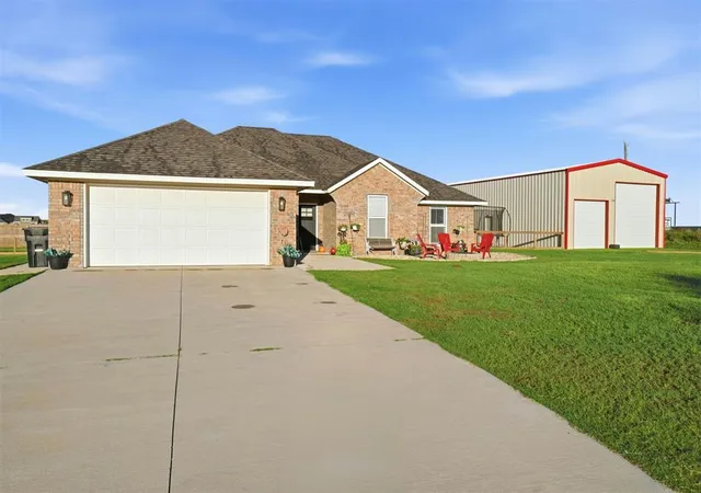 Single family home for sale at 40 Freedom Cir, Altus, OK 73521 | MLS# 1252101
