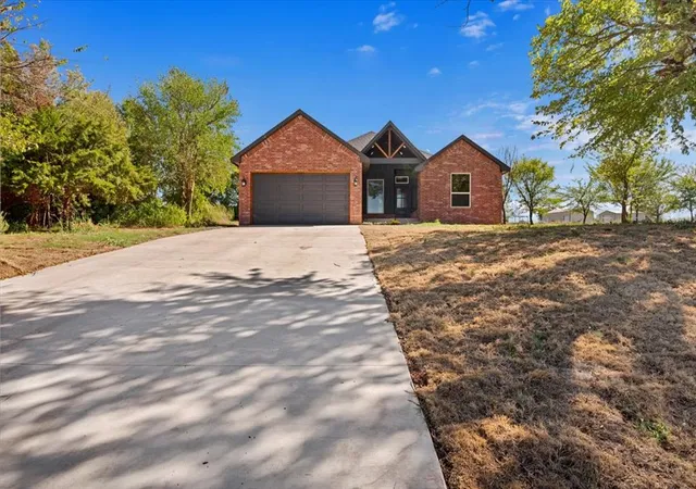 Photo 2 of Single family home for sale at 2345 Dixie Dr, Blanchard, OK 73010 | MLS# 1252129 | Listing updated on 2026-10-20