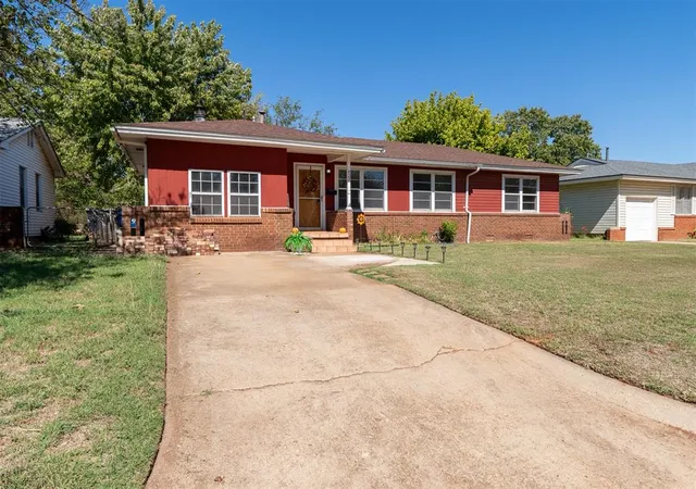 Photo 3 of Sale Pending at 422 Northcutt Dr, Lindsay, OK 73052 | MLS# 1252140 | Listing updated on 2026-10-19
