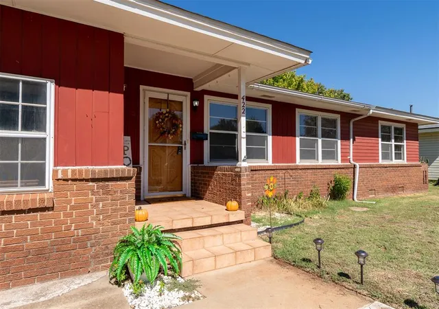 Photo 3 of Single family home for sale at 422 Northcutt Dr, Lindsay, OK 73052 | MLS# 1252140 | Listing updated on 2026-10-08