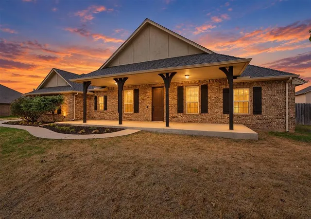 Photo 1 of Single family home for sale at 12205 Autumn, Guthrie, OK 73044 | MLS# 1252148 | Listing updated on 2026-10-07