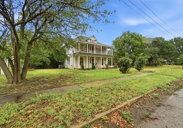 Photo 3 of Single family home for sale at 421 N Kentucky Ave, Mangum, OK 73554 | MLS# 1252149 | Listing updated on 2026-10-18
