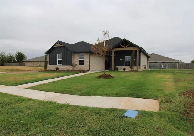 Single family home for sale at 606 Laurel Grv, Washington, OK 73093 | MLS# 1252154