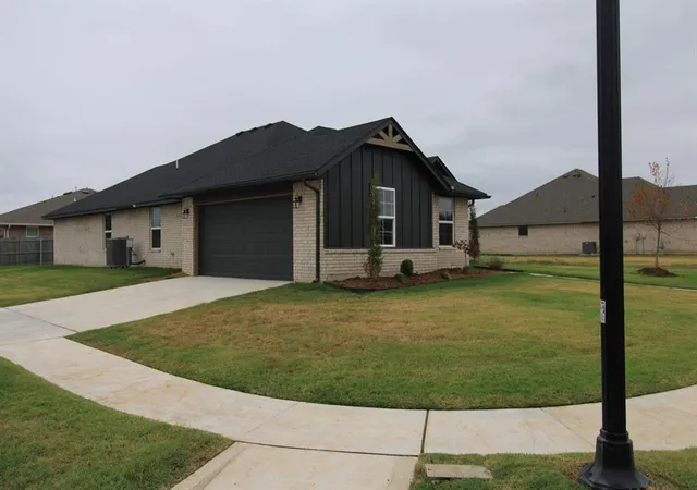 Photo 3 of Single family home for sale at 606 Laurel Grv, Washington, OK 73093 | MLS# 1252154 | Listing updated on 2026-10-03