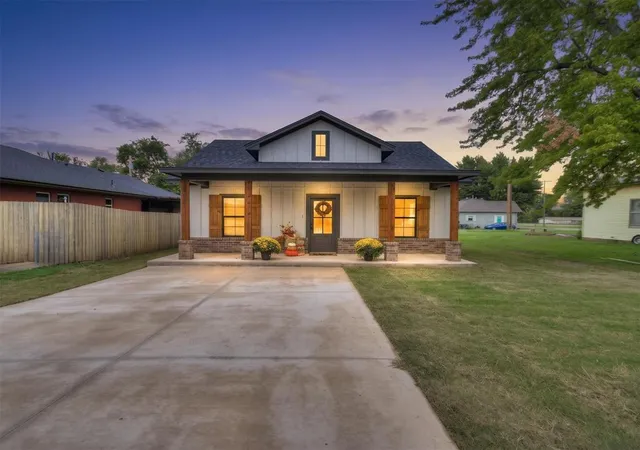 Photo 2 of Single family home for sale at 226 E Oklahoma Ave, Kingfisher, OK 73750 | MLS# 1252167 | Listing updated on 2026-10-03