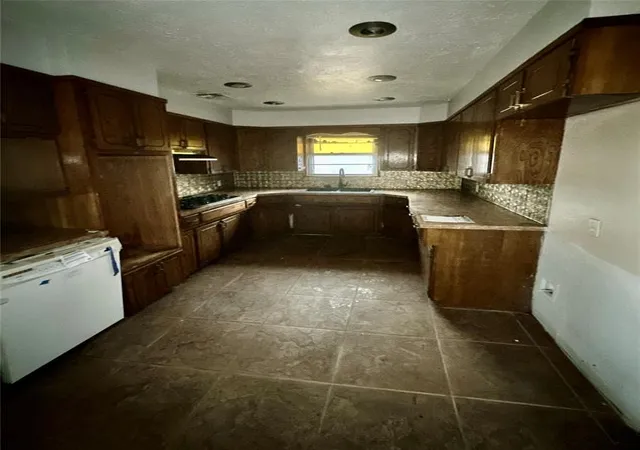 Photo 3 of Single family home for sale at 820 N Meta St, Cordell, OK 73632 | MLS# 1252168 | Listing updated on 2026-10-15