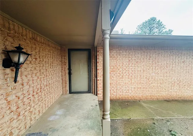 Listing Photo 5 - Condo for sale in building located at 9910 Mashburn Blvd, Oklahoma City, OK 73162