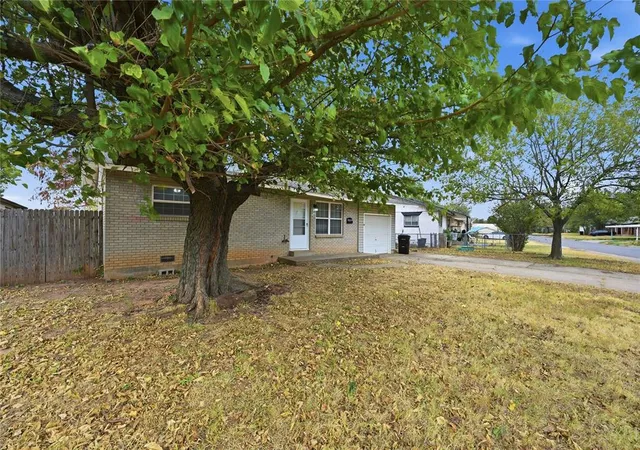 Photo 2 of Single family home for sale at 2117 Queensbury Rd, Moore, OK 73160 | MLS# 1252178 | Listing updated on 2026-10-04