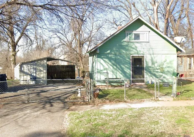 Photo 1 of Single family home for sale at 415 Se 23rd Street, Oklahoma City, OK 73129 | MLS# 1252199 | Listing updated on 2026-10-04