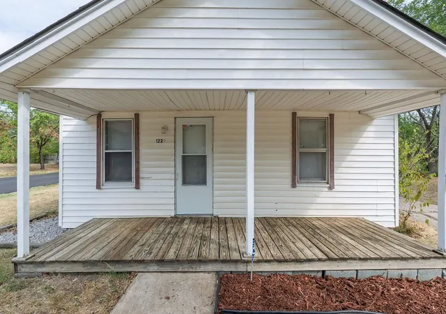 Photo 2 of Single family home for sale at 1229 N Center Ave, Shawnee, OK 74801 | MLS# 1252202 | Listing updated on 2026-10-04