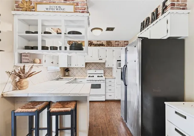 Photo 3 of Single family home for sale at 212 Vine St, Yukon, OK 73099 | MLS# 1252211 | Listing updated on 2026-10-05