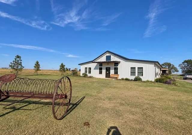 Single family home for sale at 1238 Main St, Dacoma, OK 73131 | MLS# 1252212