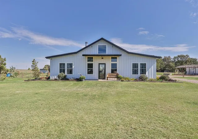Photo 1 of Single family home for sale at 1238 Main St, Dacoma, OK 73131 | MLS# 1252212 | Listing updated on 2026-10-16