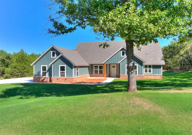 Photo 2 of Single family home for sale at 990614 Hickory Grv Trl, Harrah, OK 73045 | MLS# 1252217 | Listing updated on 2026-10-07