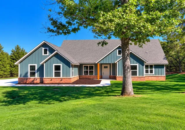 Photo 2 of Single family home for sale at 990614 Hickory Grv Trl, Harrah, OK 73045 | MLS# 1252217 | Listing updated on 2026-10-14