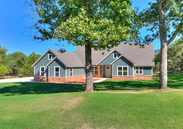 Photo 3 of Single family home for sale at 990614 Hickory Grv Trl, Harrah, OK 73045 | MLS# 1252217 | Listing updated on 2026-10-07