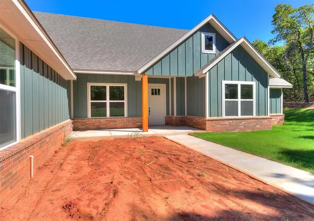 Photo 3 of Single family home for sale at 990614 Hickory Grv Trl, Harrah, OK 73045 | MLS# 1252217 | Listing updated on 2026-10-07