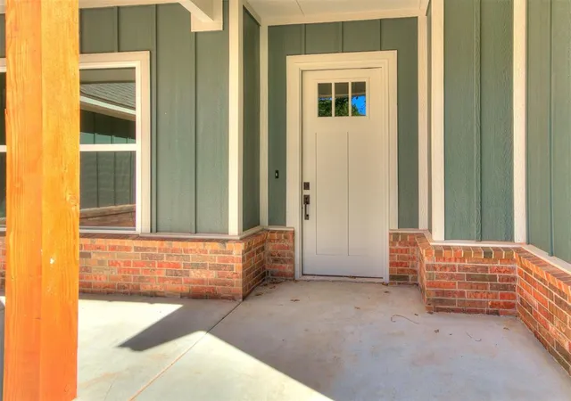 Photo 4 of Single family home for sale at 990614 Hickory Grv Trl, Harrah, OK 73045 | MLS# 1252217 | Listing updated on 2026-10-07